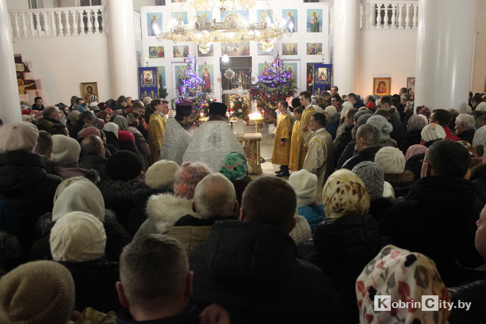 Православные христиане Кобрина празднуют Христово Рождество