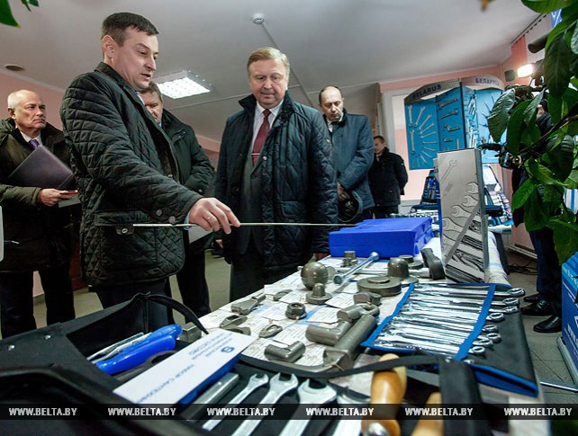 Премьер-министр Беларуси Андрей Кобяков посетил инструментальный завод "СИТОМО" в Кобрине