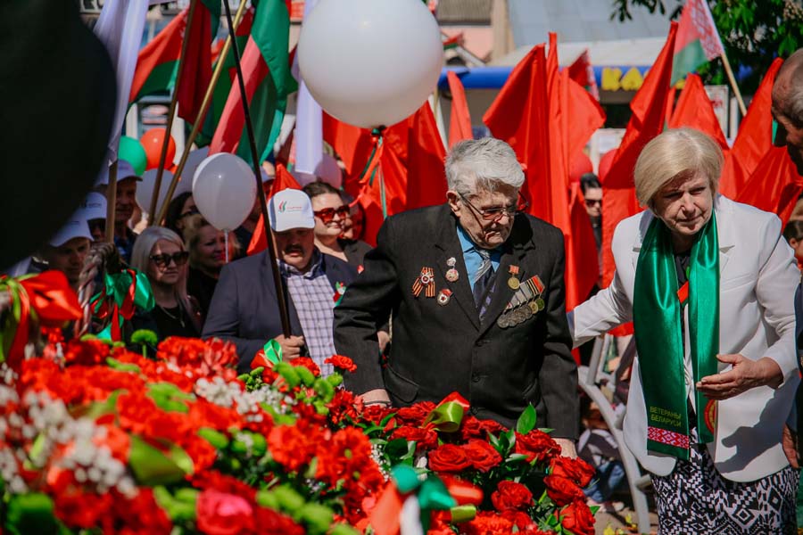 9 мая в Кобрине отдают должное тем, кто 79 лет назад одержал Победу над фашизмом