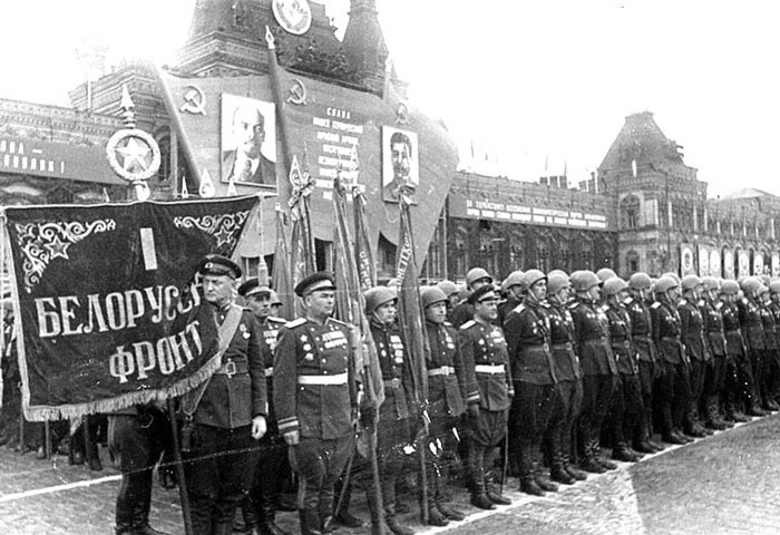 Сводный полк 1-го Белорусского фронта во время Парада Победы на Красной площади