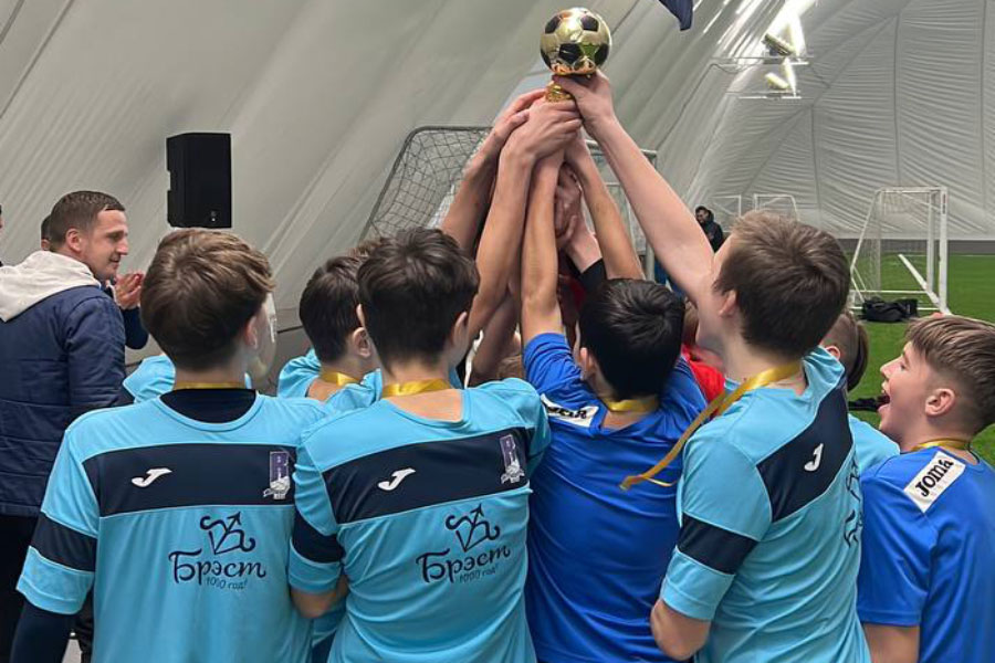Кобринские футболисты стали золотыми призерами областного чемпионата «Берестейский мяч»