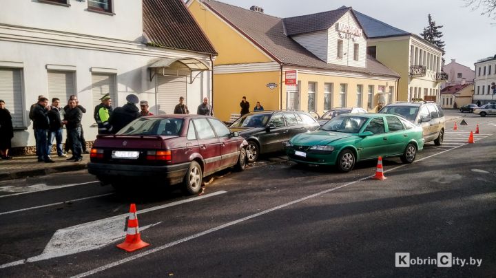 ДТП в Кобрине с участием 5 машин. 7 ноября 2018