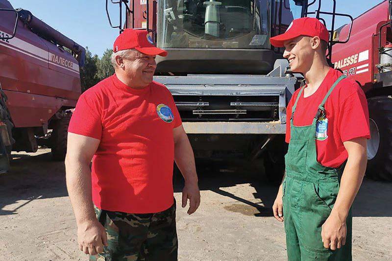 Первый экипаж «двухтысячников» — в Кобринском районе чествовали машинистов-трактористов из ОАО «Покровский»
