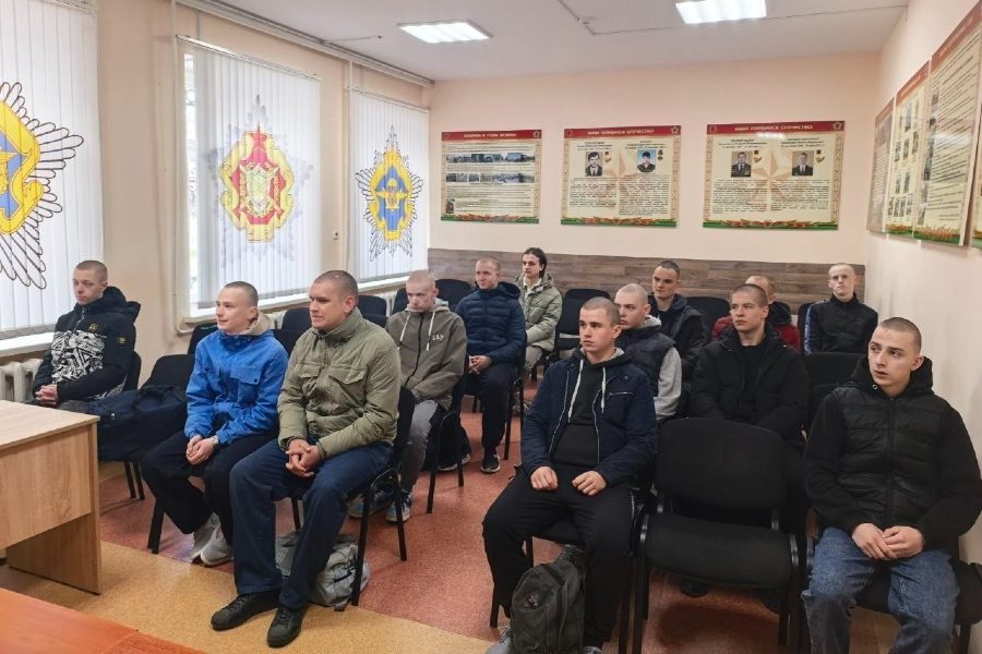 В Кобринском районе прошла отправка призывников: новобранцы пополнят ряды Вооруженных Сил и погранслужбы