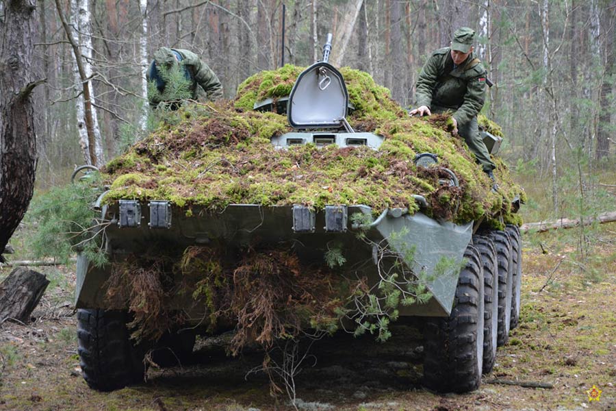 Десантники под Брестом учатся бороться с незаконными вооруженными формированиями