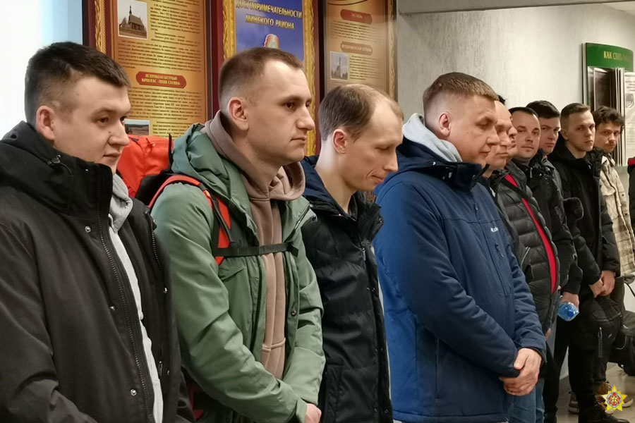 В Беларуси изменили сроки вручения повесток на военные сборы