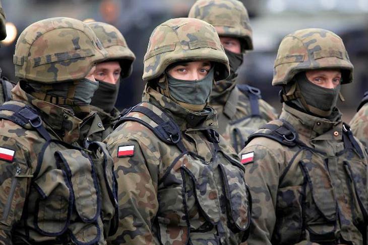 Польша дополнительно направит 2 000 военных на границу с Беларусью