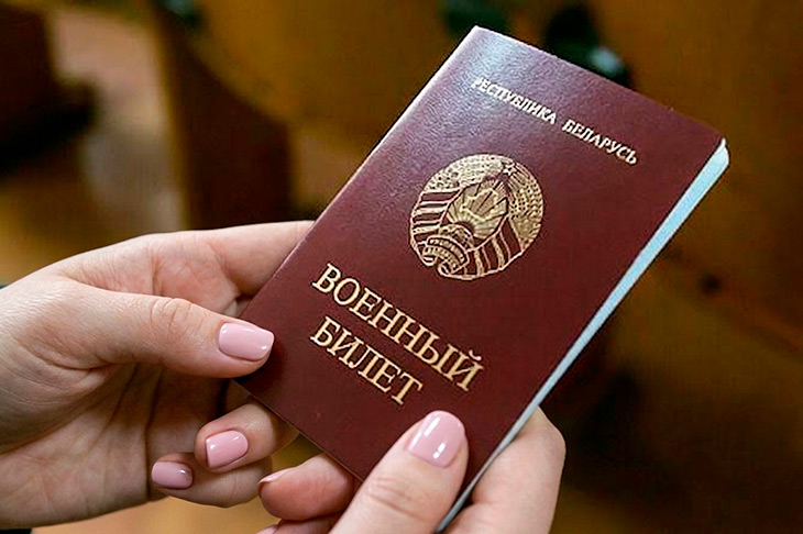 Кого из женщин поставят на воинский учет: в Беларуси обновили перечень профессий