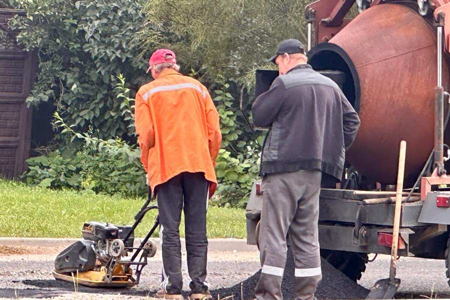 В Беларуси нашли способ сэкономить на ремонте дорог и улиц – для этого организациям будут продавать асфальтогранулят 