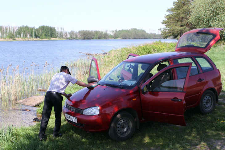 Как уберечь автомобиль от жары и где парковаться у воды, не нарушая закон