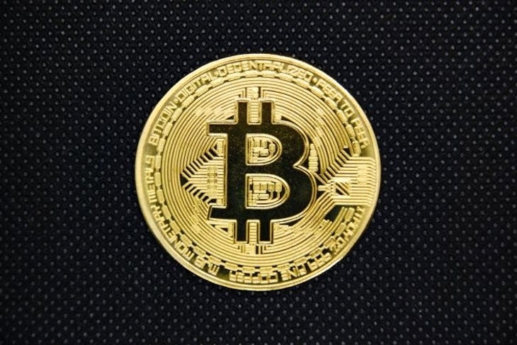 Стоимость биткоина приближается к историческому максимуму