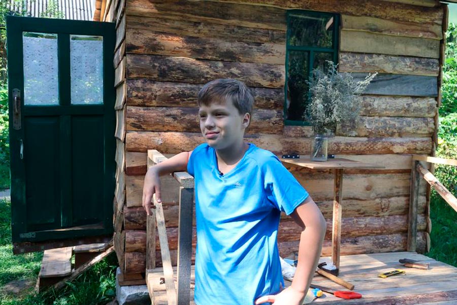 12-летний белорус за 10 дней сам построил дом, пока гостил у бабушки