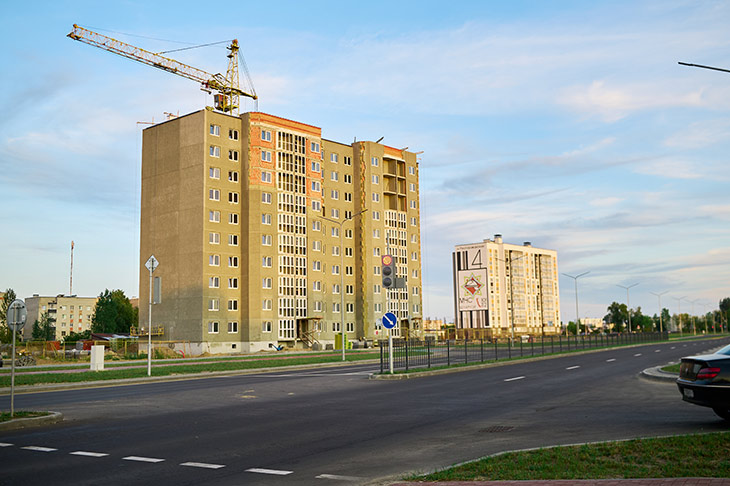 Не хватает денег на покупку квартиры: какие есть варианты и что выбрать