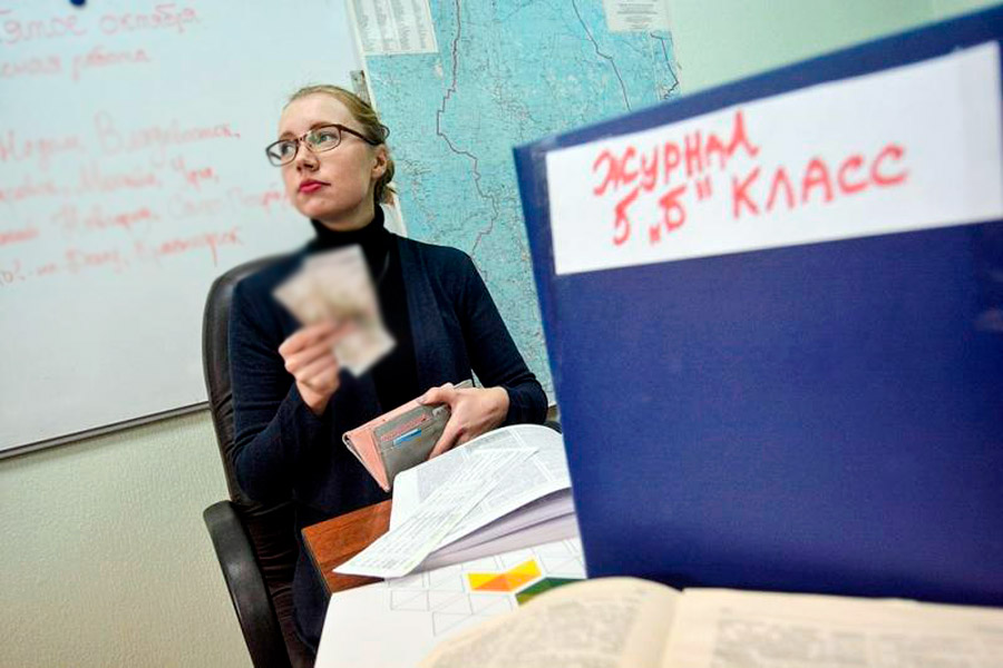 Сколько в Беларуси учителей и какие у них зарплаты? Обзор Белстата ко Дню знаний