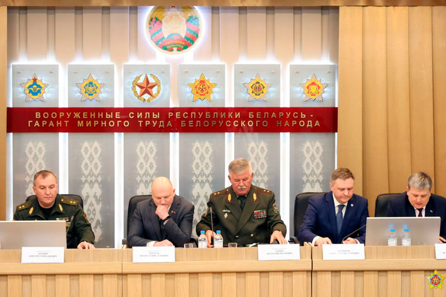 6 и 7 октября СМИ, блогеры и представители силового блока обсуждали складывающуюся военно-политическую обстановку