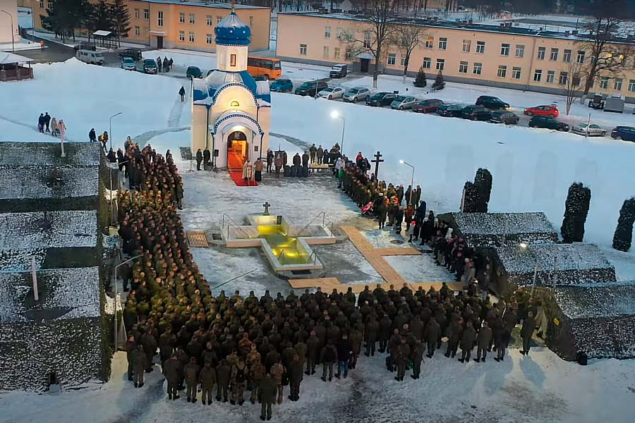 Крещенские купания на территории 38-й ОДШБр в Бресте – более 750 желающих окунулись в купель (видео)