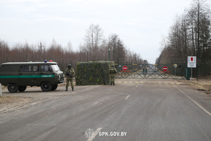 Журналисты иностранных СМИ побывали на границе с Украиной — погранзастава «Дивин»