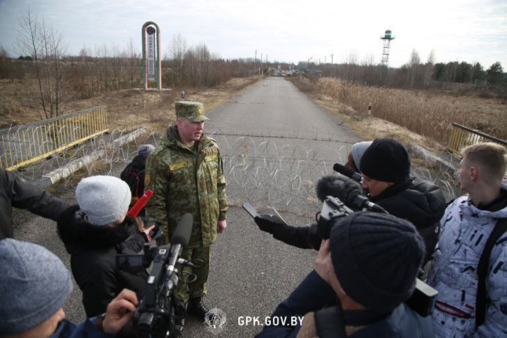 Журналисты иностранных СМИ побывали на границе с Украиной — погранзастава «Дивин»