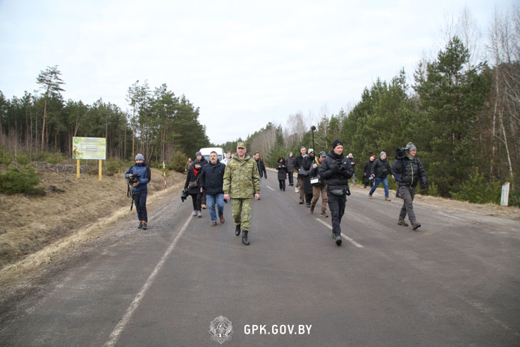 Журналисты иностранных СМИ побывали на границе с Украиной — погранзастава «Дивин»