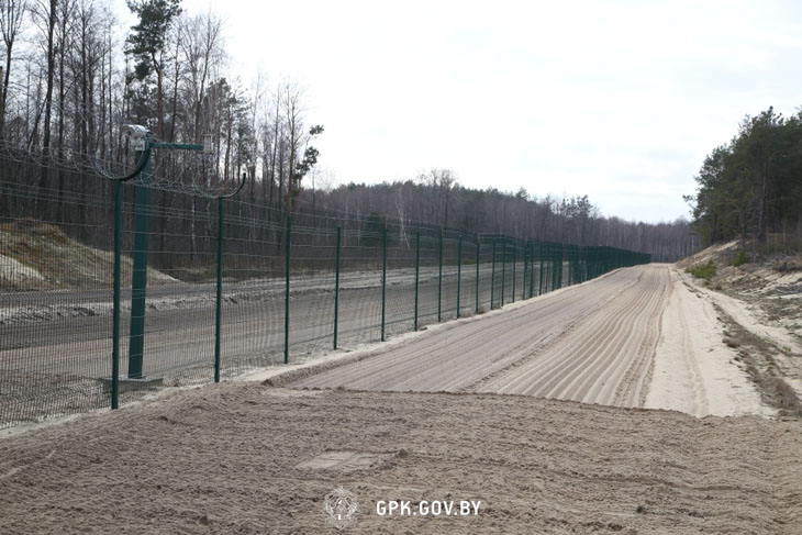 Журналисты иностранных СМИ побывали на границе с Украиной — погранзастава «Дивин»