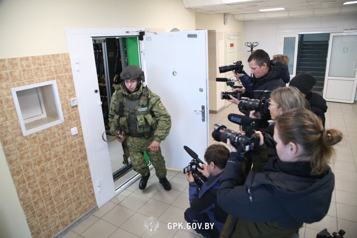 Журналисты иностранных СМИ побывали на границе с Украиной — погранзастава «Дивин»