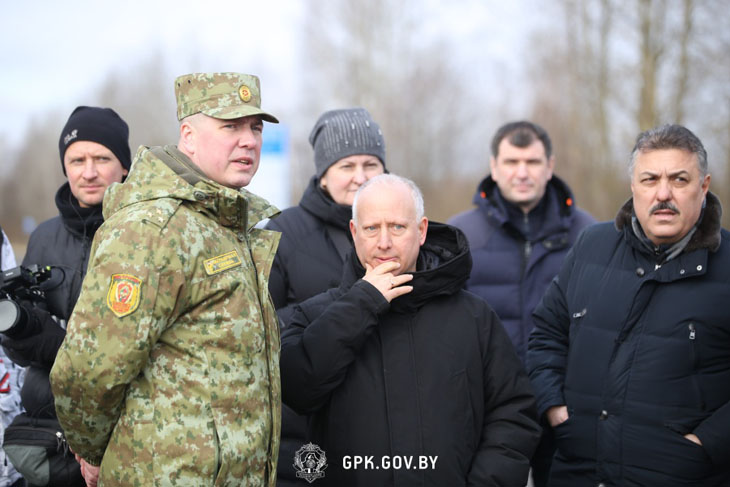 Журналисты иностранных СМИ побывали на границе с Украиной — погранзастава «Дивин»