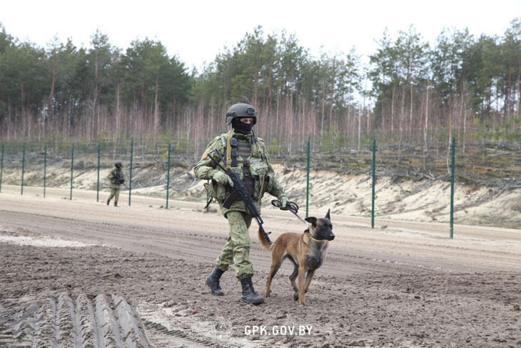 Журналисты иностранных СМИ побывали на границе с Украиной — погранзастава «Дивин»