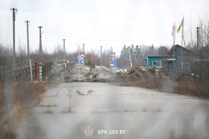 Журналисты иностранных СМИ побывали на границе с Украиной — погранзастава «Дивин»