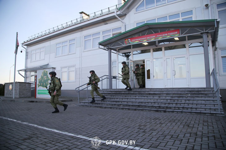 Журналисты иностранных СМИ побывали на границе с Украиной — погранзастава «Дивин»