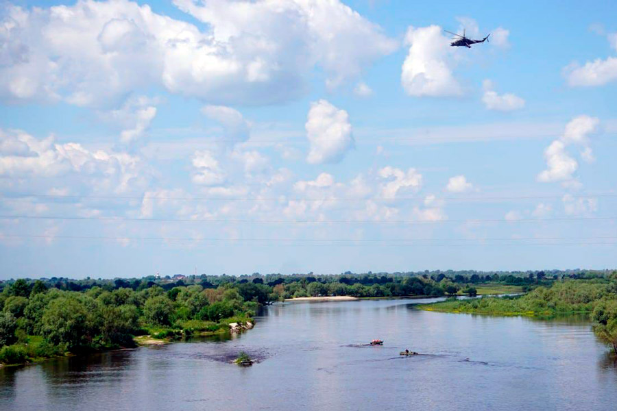 Брестские десантники отработали вопрос преодоления водной преграды – реки Припять (видео)