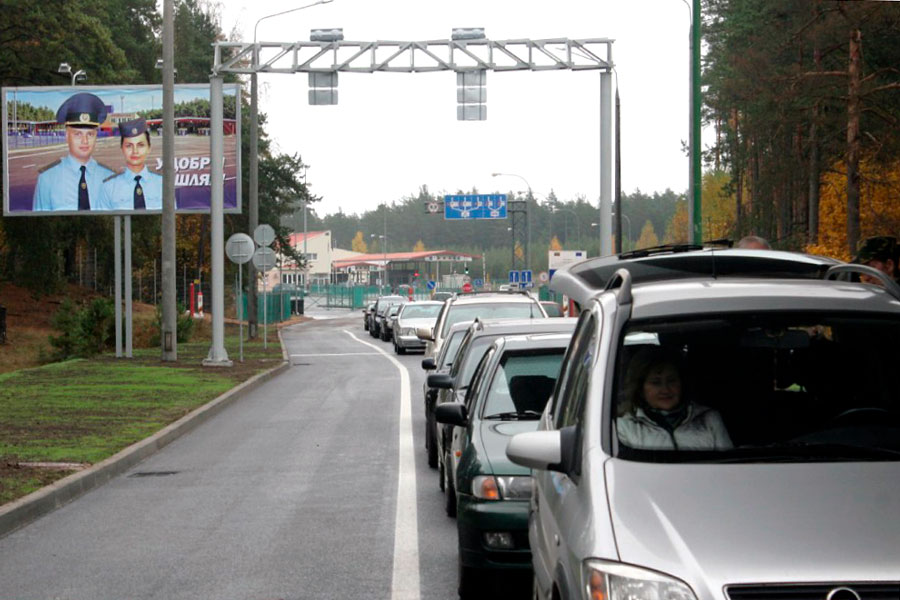 Без платного бронирования: изменились правила пересечения госграницы Беларуси на авто