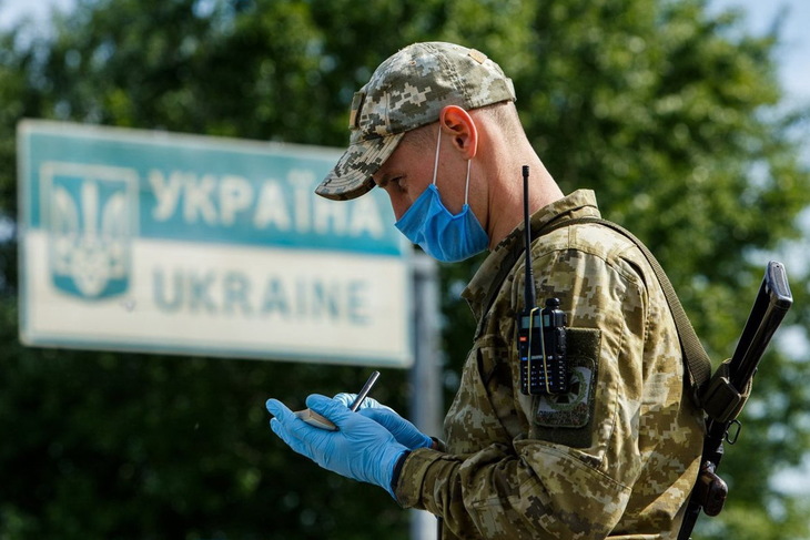 С 5 августа въехать в Украину стало сложнее — что в новых правилах