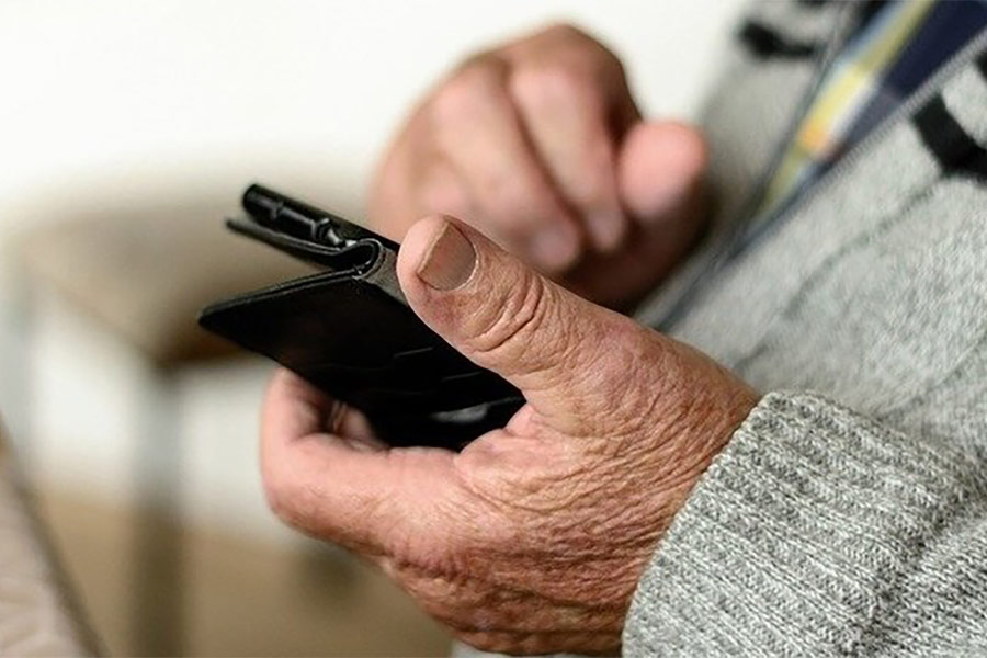 91-летний кобринчанин перевел мошенникам более 7 тысяч рублей – звонили по WhatsApp