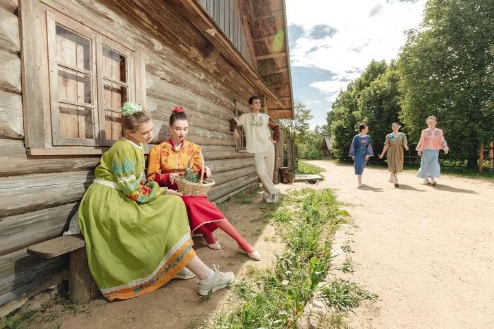 Кобринский дизайнер представила новую коллекцию — мотивы отражают её любовь к родному краю