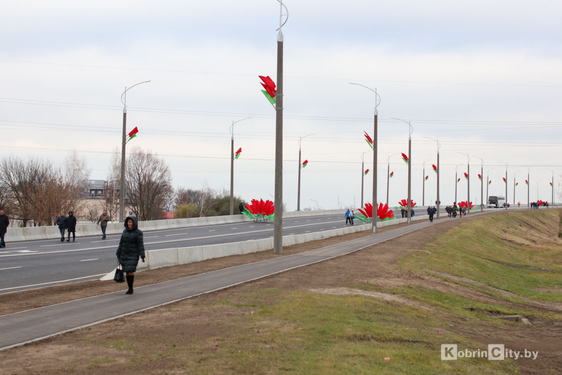 Поехали! В Кобрине после капитального ремонта открыли «новый» мост (Фоторепортаж)