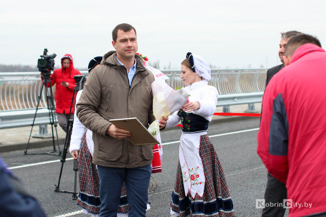 Поехали! В Кобрине после капитального ремонта открыли «новый» мост (Фоторепортаж)