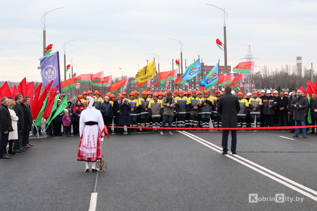 Поехали! В Кобрине после капитального ремонта открыли «новый» мост (Фоторепортаж)