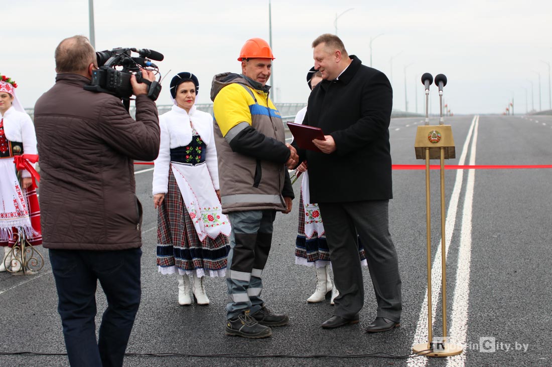 Поехали! В Кобрине после капитального ремонта открыли «новый» мост (Фоторепортаж)