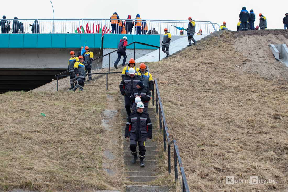 Поехали! В Кобрине после капитального ремонта открыли «новый» мост (Фоторепортаж)