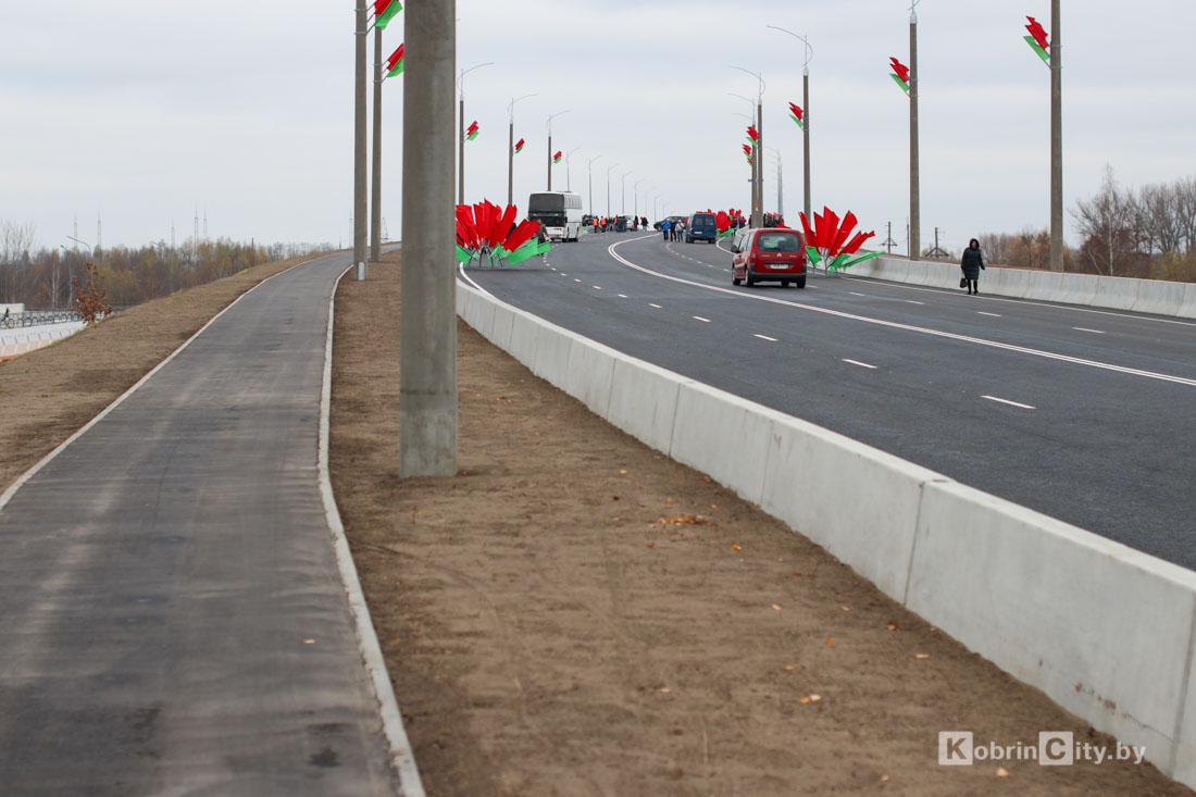 Поехали! В Кобрине после капитального ремонта открыли «новый» мост (Фоторепортаж)