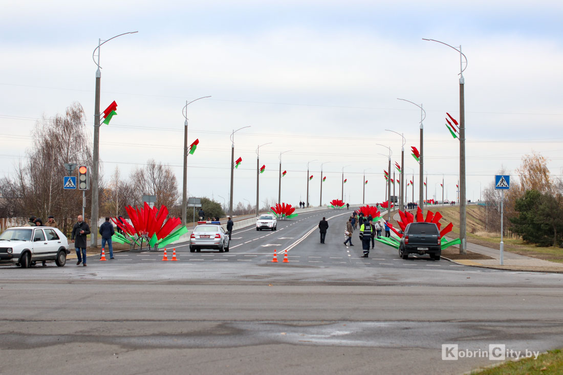 Поехали! В Кобрине после капитального ремонта открыли «новый» мост (Фоторепортаж)