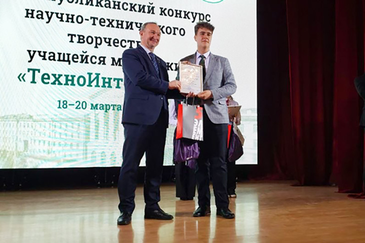 Десятиклассник из Кобрина победитель республиканского конкурса «ТехноИнтеллект»: представил IoT-систему для переработки отходов