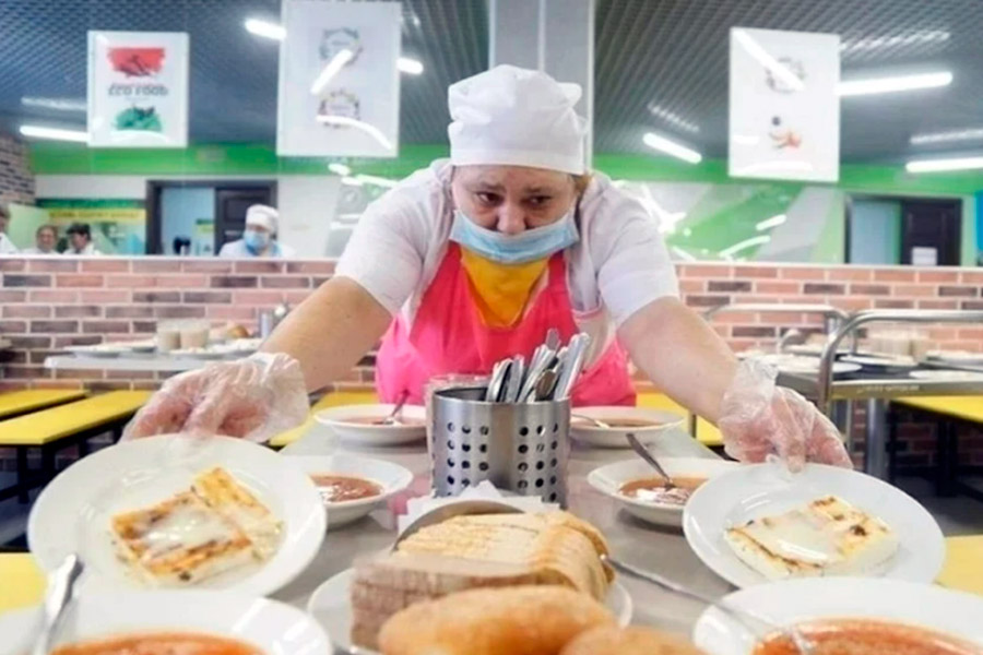 Все работники школ будут обеспечены горячим питанием за счет бюджетных средств — министр образования Беларуси