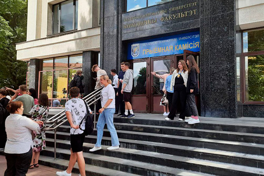 В вузах Беларуси 12 июля стартовал основной этап вступительной кампании: сроки подачи документов