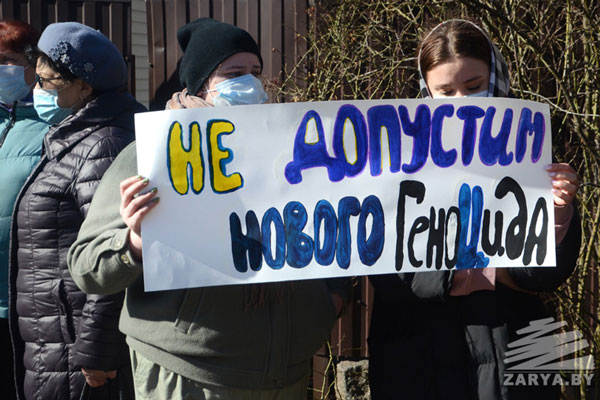 Брестчане сегодня собрались на пикет у Генерального консульства Польши