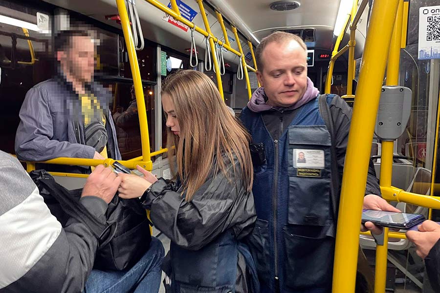 Талончика нет, потому что сдачи нет: когда водитель вправе отказать в продаже и что делать, если вас хотят оштрафовать