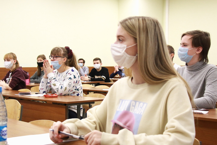 Минобр пояснил, какие школьные экзамены планируют совместить с ЦТ в 2023 году