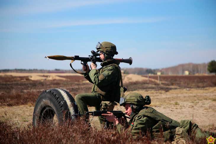 Белорусские военные выполняют задачи по усилению южной границы на основе ротации 