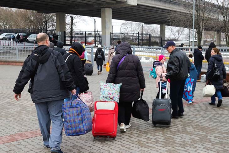 С четвертой попытки вырвались из Мариуполя: три украинские семьи встретили в Бресте, здесь они проездом