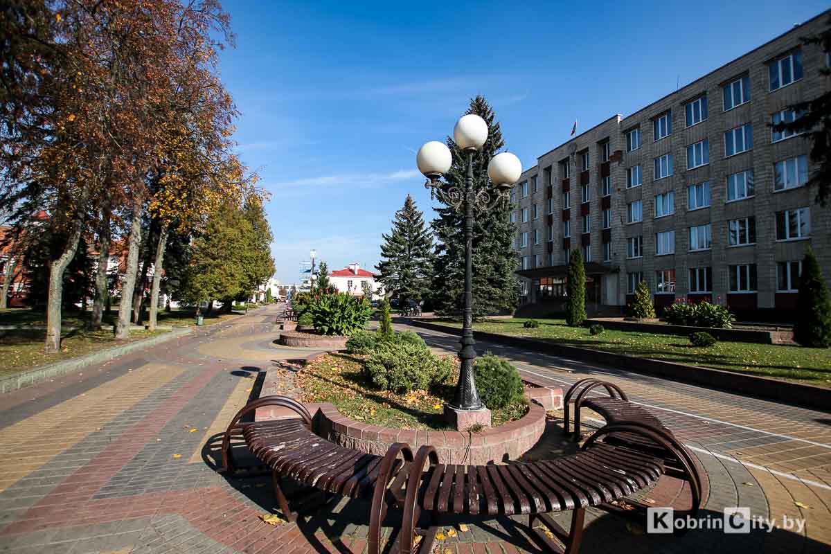 Осенняя прогулка по Кобрину. Яркий фоторепортаж